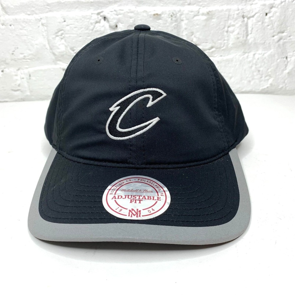 NWT Mitchell Ness‎ Cleveland Cavaliers Logo Black Adjustable Runner Hat